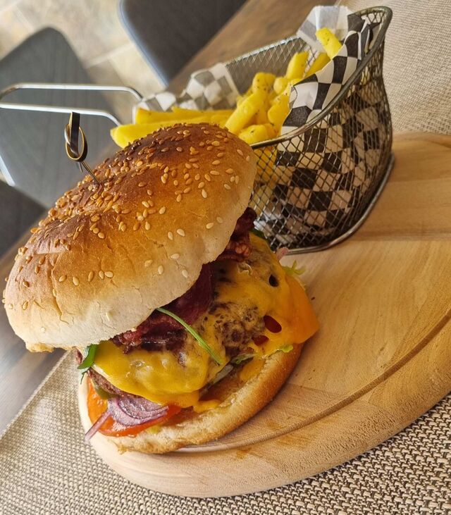 Hamburguesa con tocino y queso