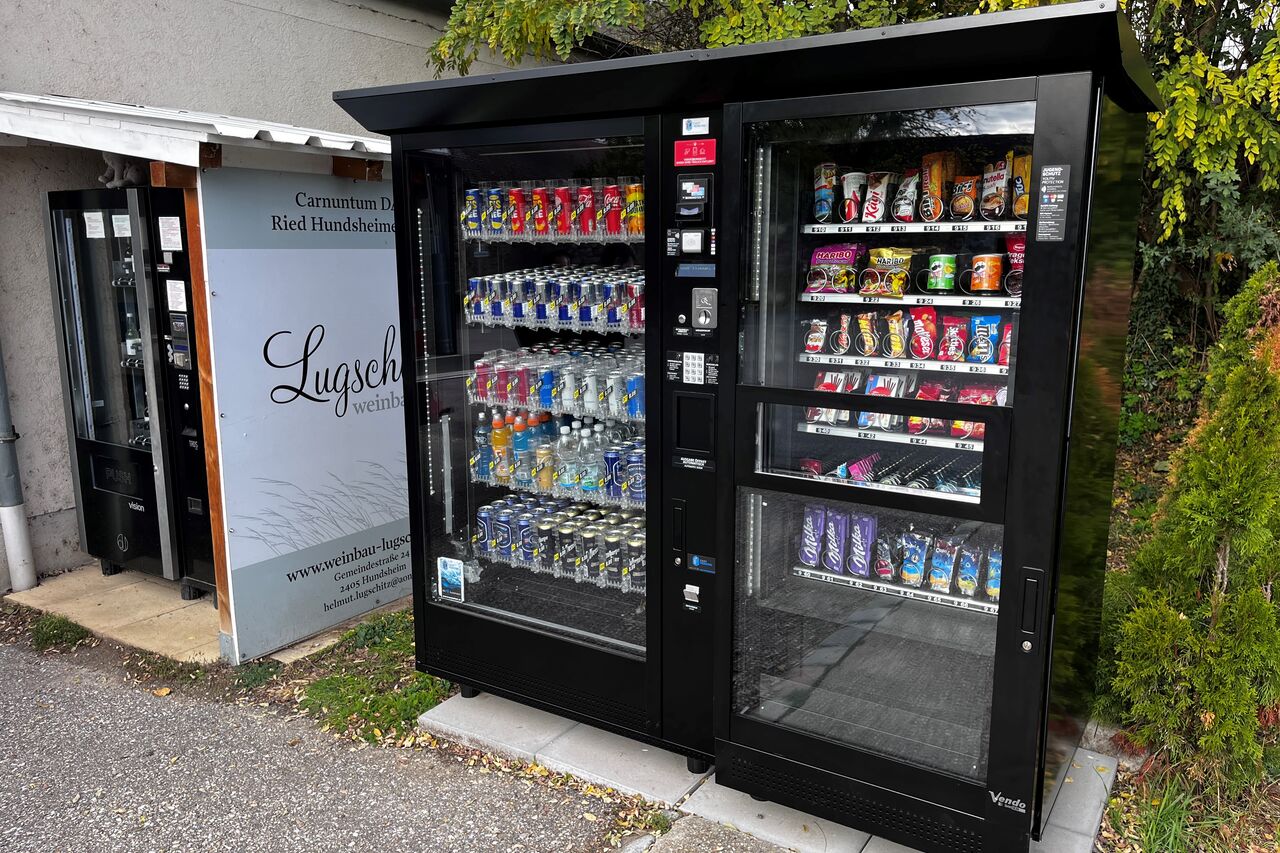 2405 Hundsheim, Hauptstraße - Getränke & Snackautomat