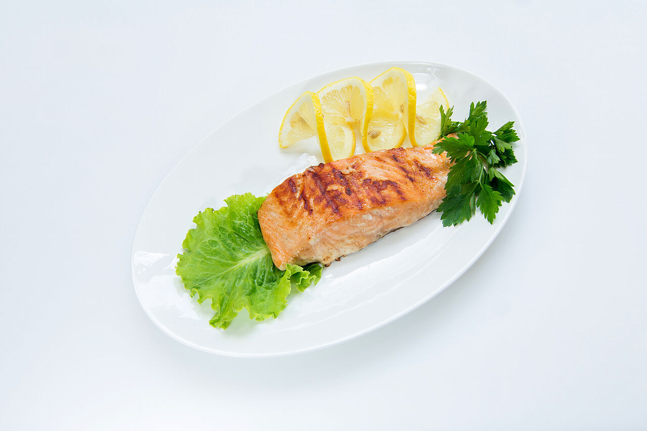 Вишуканий, корисний, ароматний шматок лосося, нікого не залишить байдужим.