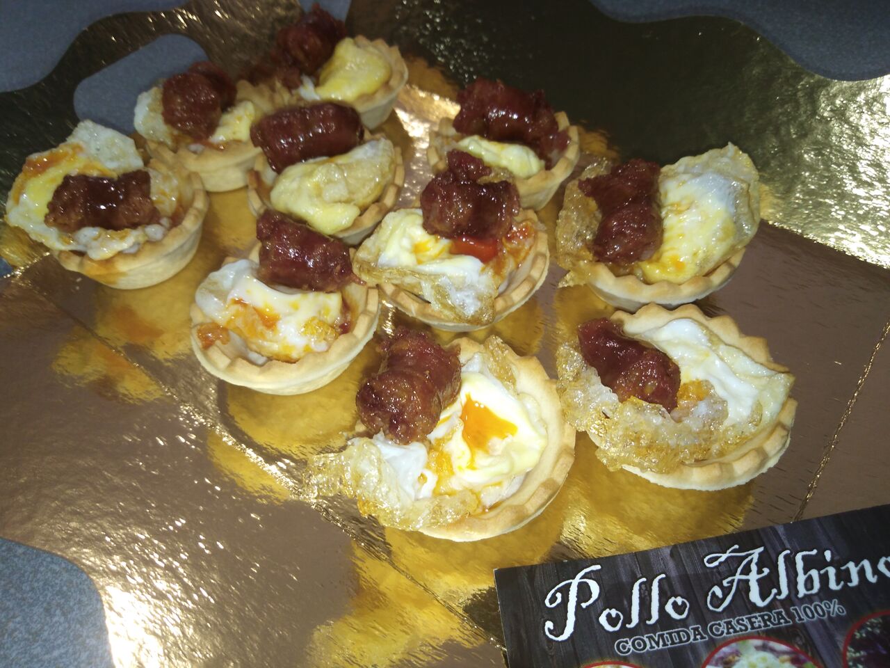Catering, tartaletas huevo de codorniz con chistorra?❤️!!! 