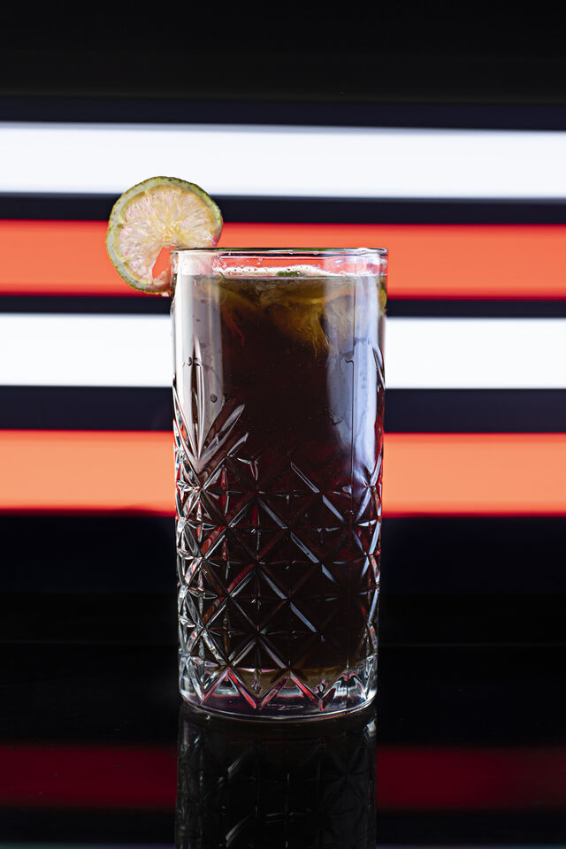 Cuba libre
Ingrédient : Rhum, citron vert, coca
Saveur : intemporelle
Catégorie : Classique