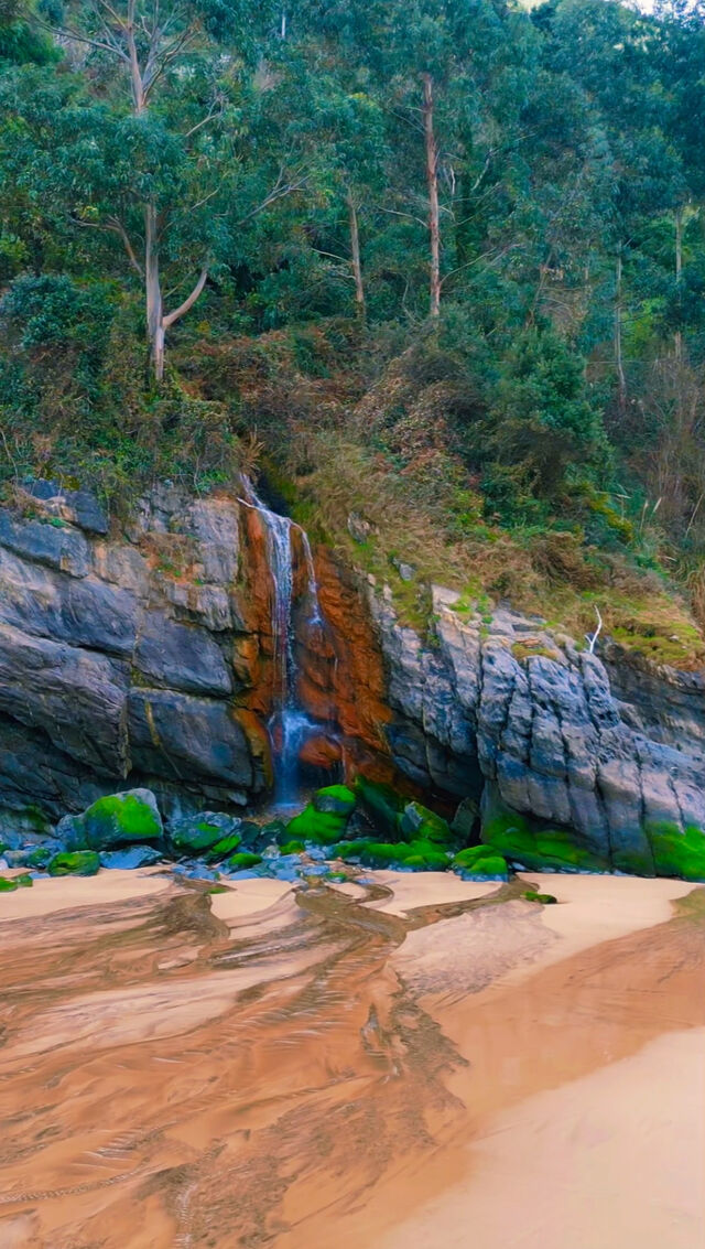 Cascada de la playa de Dicido