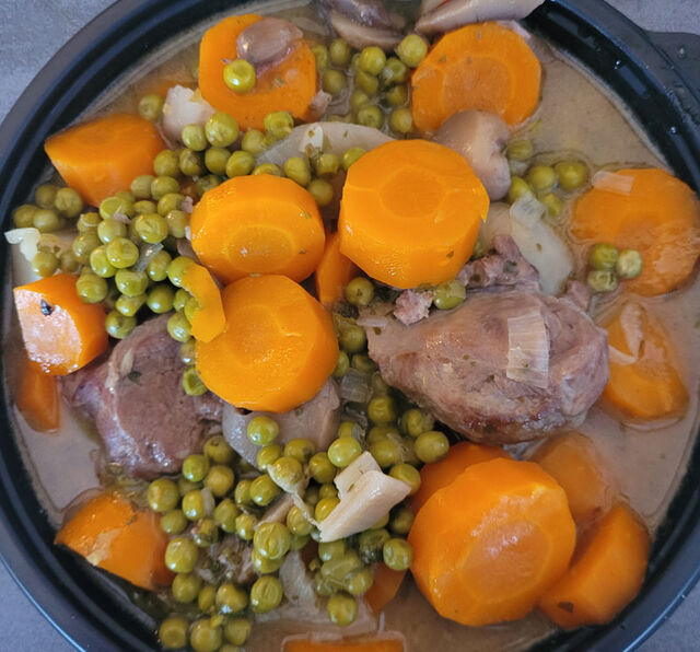 JOUES DE PORC AUX CAROTTES ET PETITS POIS