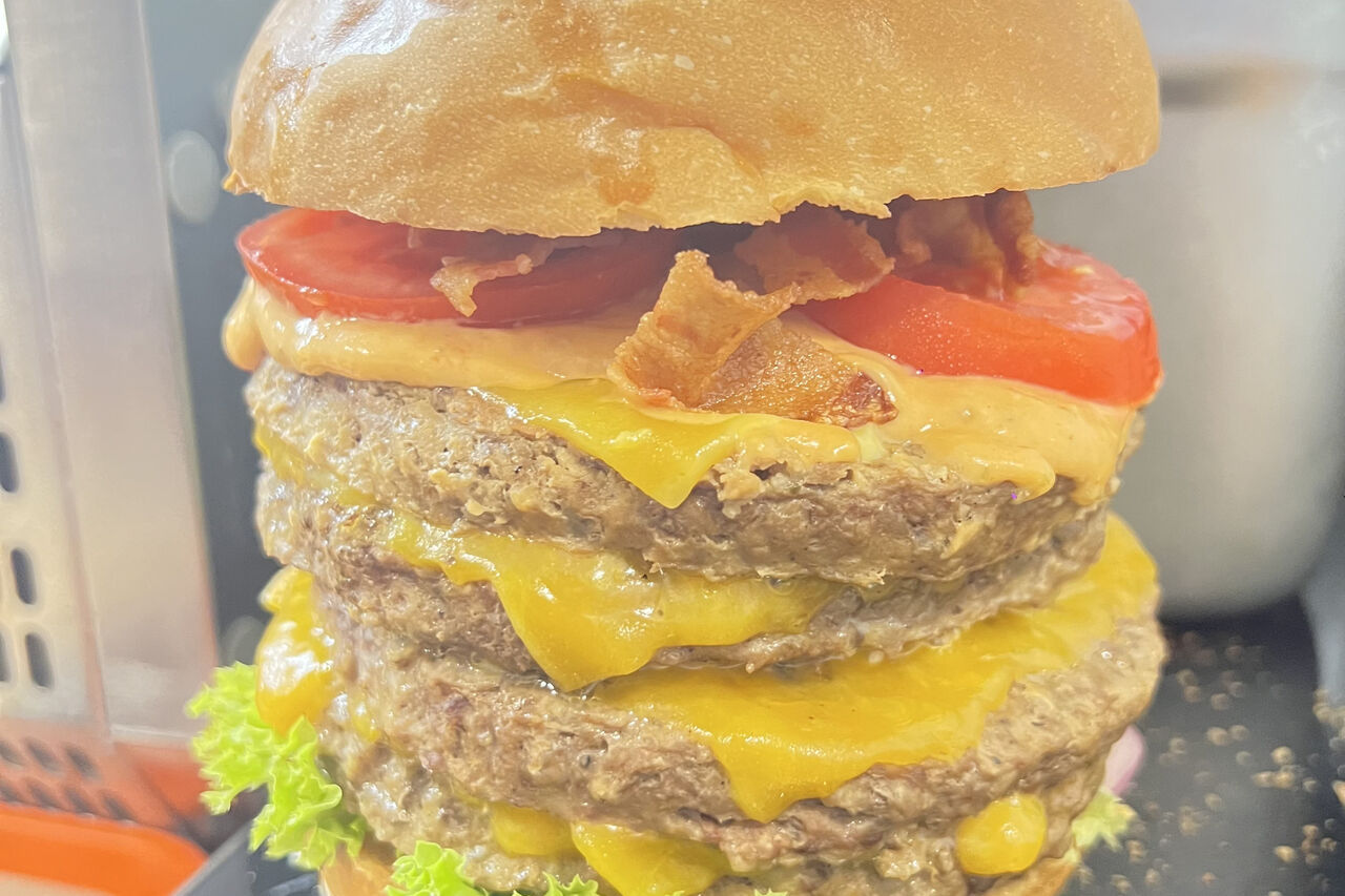 ... ha 60 perc alatt egyedül megeszed: INGYEN van!