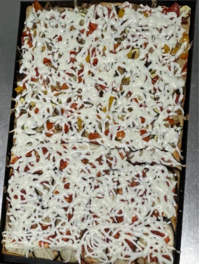 PIZZA VEGETARIANA CON VERDURE FRESCHE 