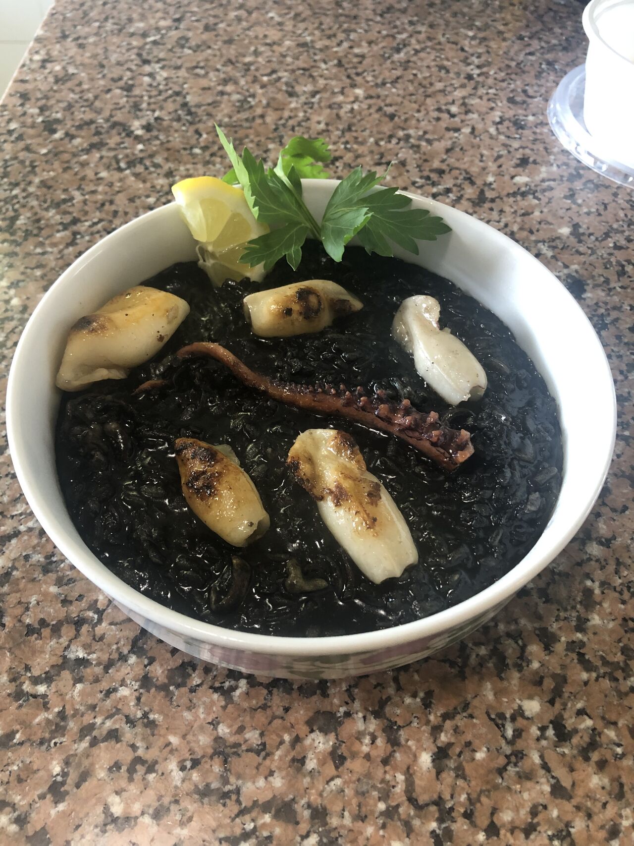 Fekete rizottó tintahallal