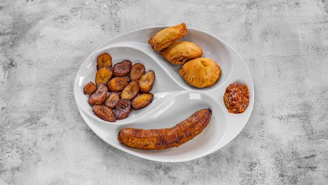 PASTEL AU THON OU POULET OU BŒUF ACCOMPAGNER DE BANANE PANTIN 