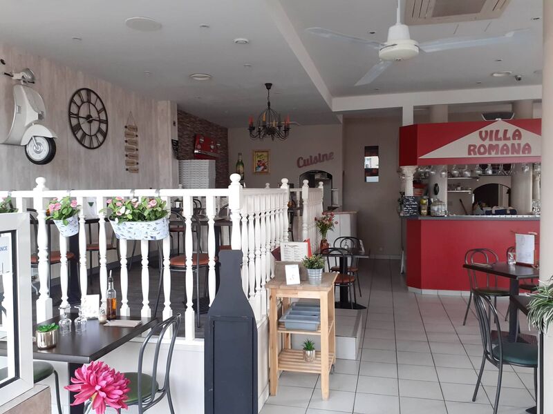 Nous vous présentons la salle d'une capacité de 80 couverts. 