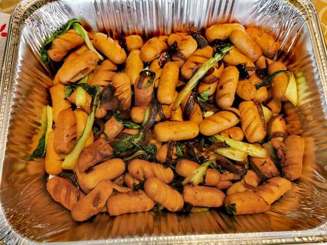 APERO BOX : Mini saucisses sautées, sauce soja et pak choi 