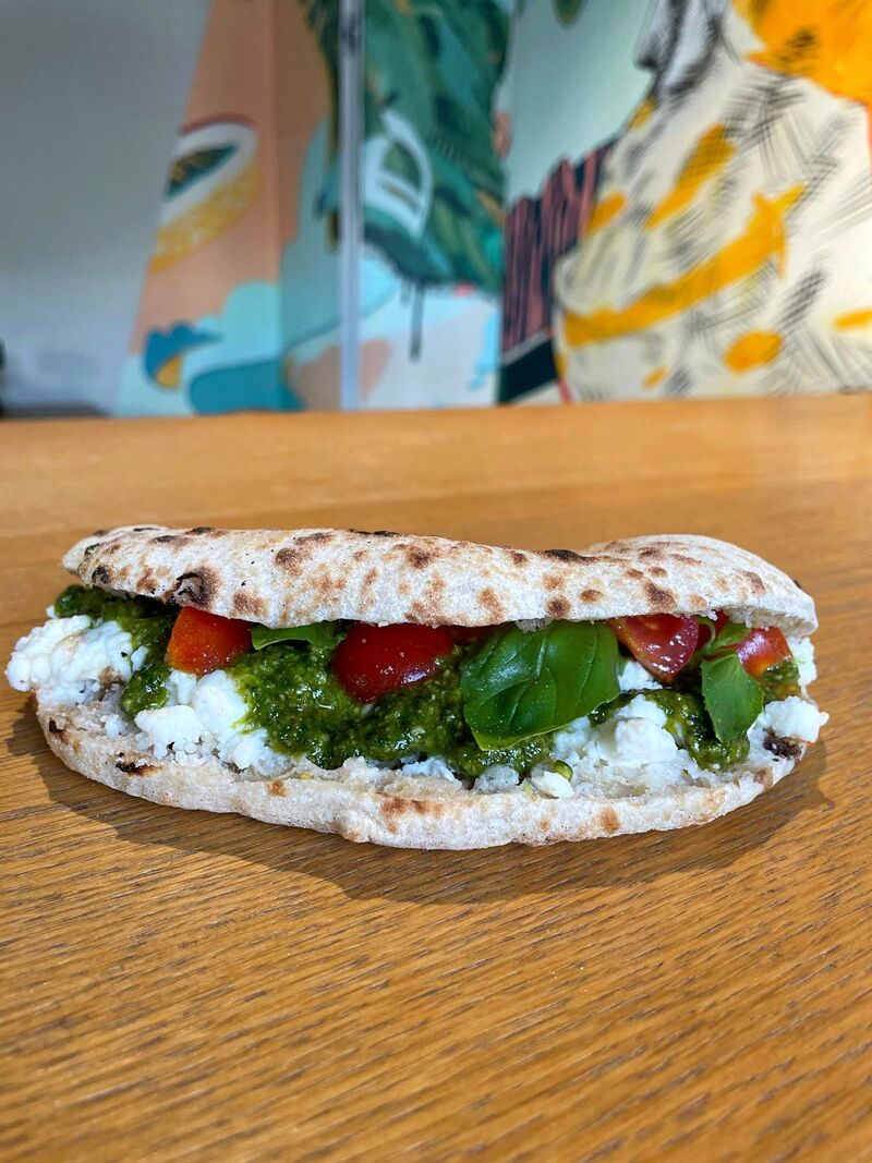Sandwich pesto 25 lei