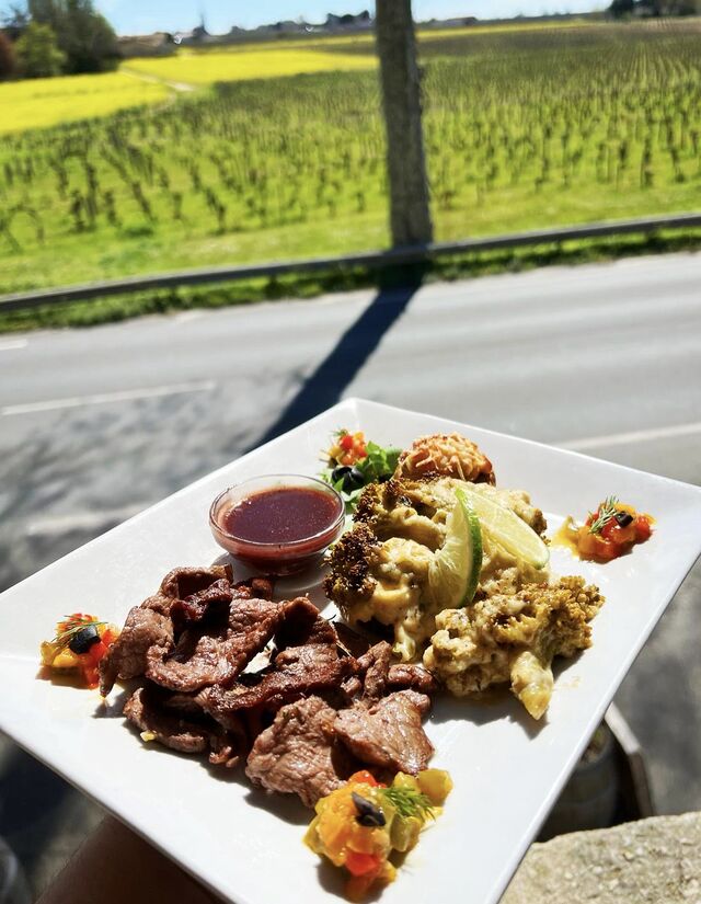 Emincé de tournedos, chou-fleur, sauce vin rouge