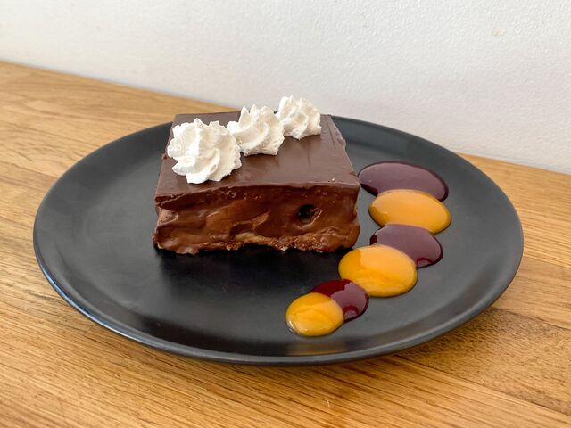 Génoise au chocolat et banane , marmelade de banane 