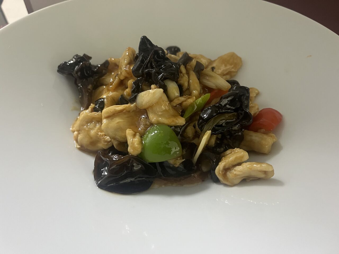 Poulet aux champignons noirs