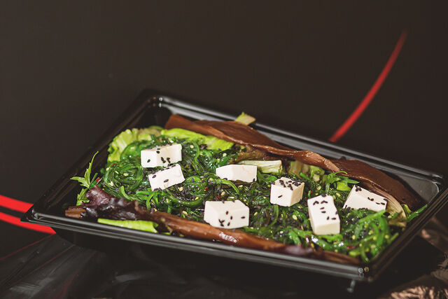 Ensalada de algas con kampio y tofu