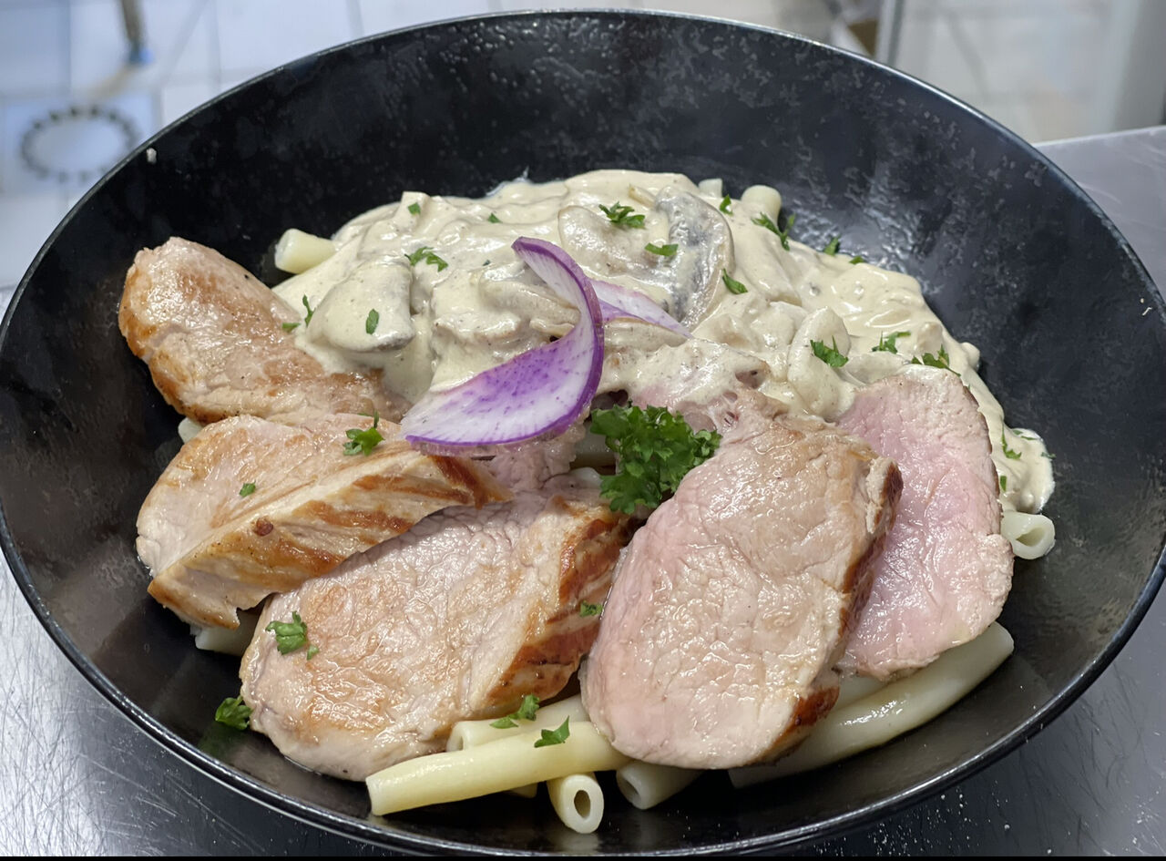 Filet mignon penne sauce forestière