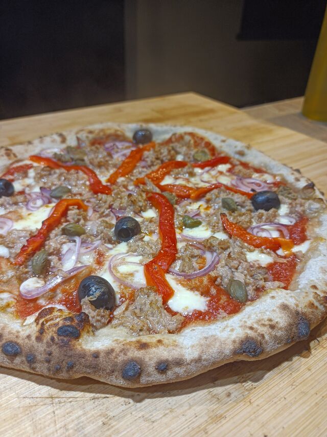 Pizza Tonno - Base tomate et pâte classique 