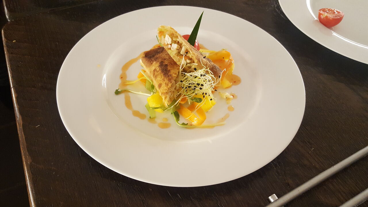 Loempia van kip met chili saus 