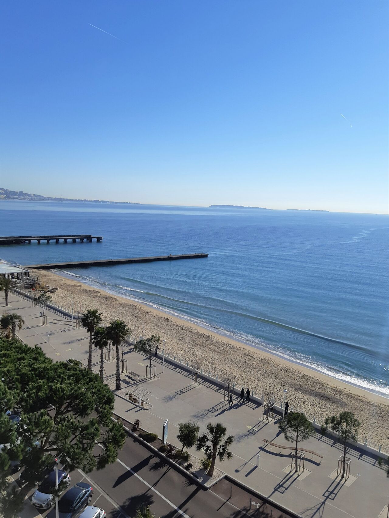  Bien sûr le bleu de la mer et du ciel pour rendre notre cuisine heureuse. 