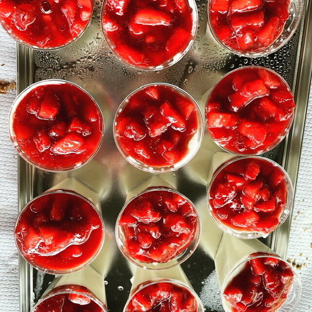 verrines panacotta et compotée de fraise
