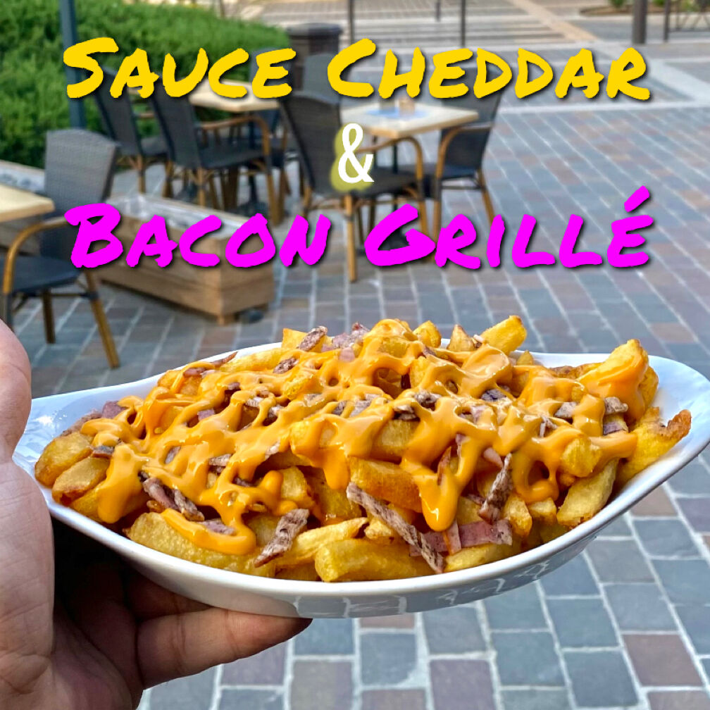 Frites fraîches sauce cheddar et bacon grillé