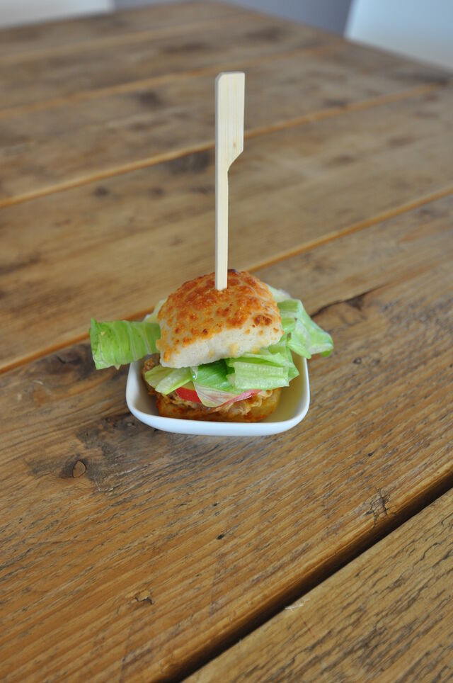 Mini Burger mit gerupftem Hähnchen