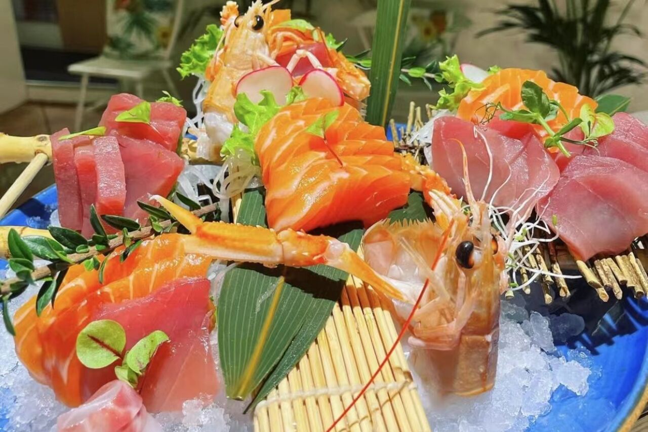 Un viaggio sensoriale tra sushi e sapori tropicali
