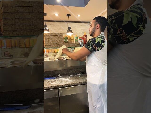 Notre pizzaiolo en action, quel spectacle 