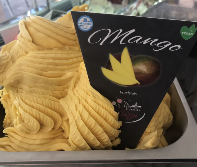 Unser cremiges Mangoeis, dennoch laktosefrei und vegan.