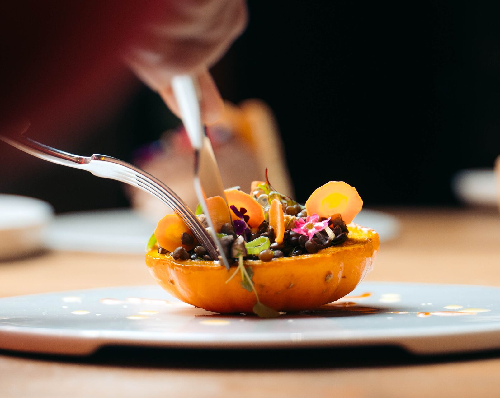 Amoureux des parfums, des textures délicates et précises