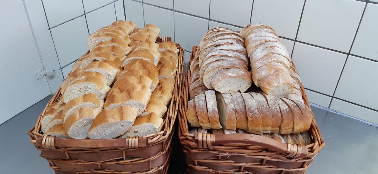 Ofenfrisches Baguette sowie Ciabatta!! :)