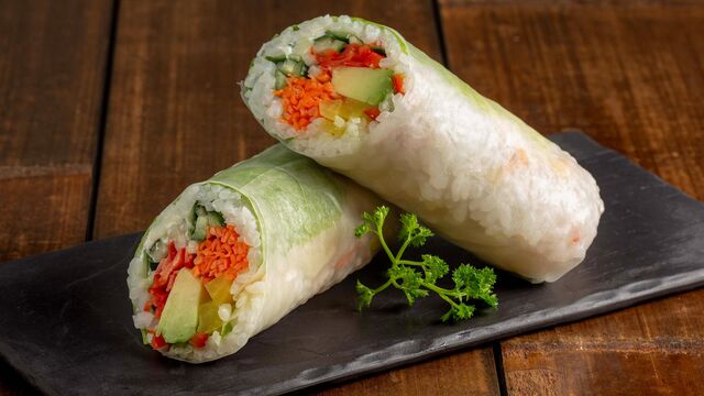 Verde Spring. Rouleau de printemps à la japonaise. Il existe en recette Veggies ou au Saumon, au poulet ou encore au Crevettes