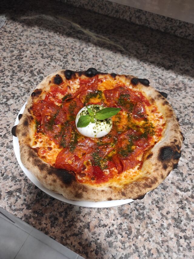 Toutes les pizzas peuvent être agrémentées de Burrata bien crémeuses !! N'hésitez pas :)