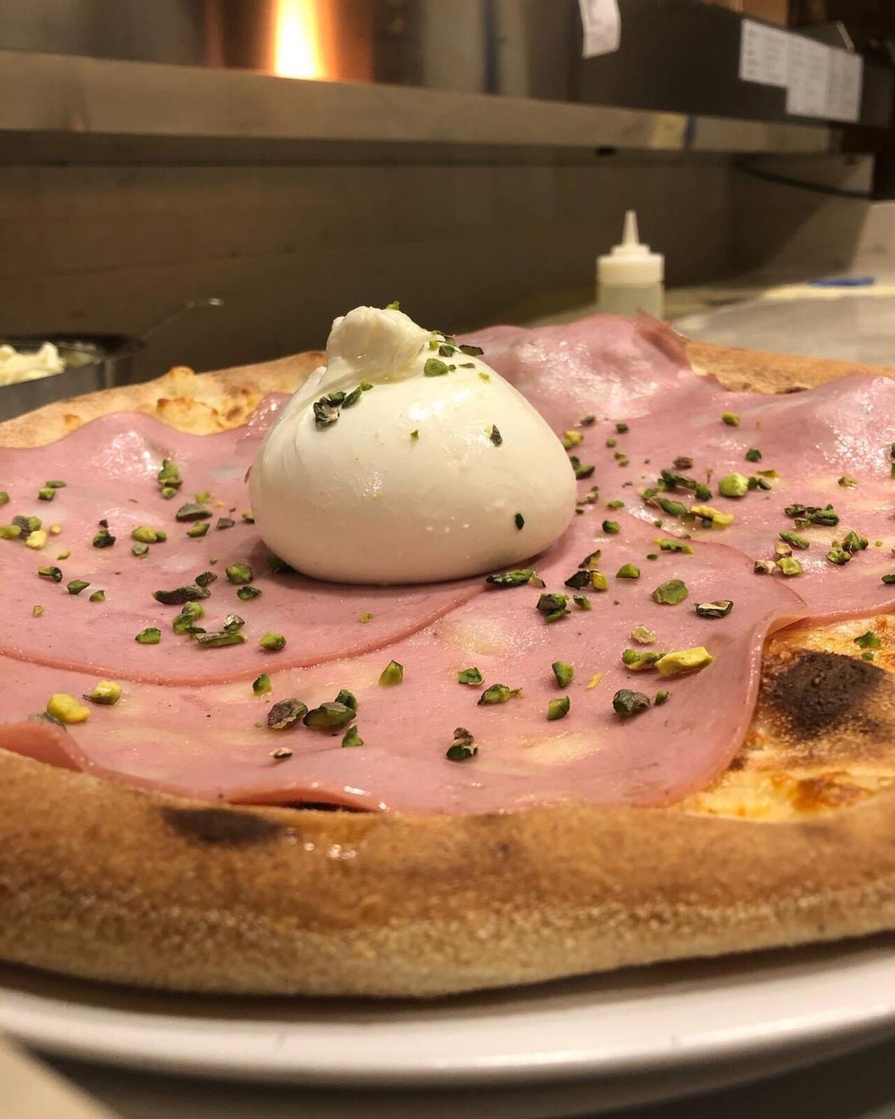 Mortadella bologna IGP, burrata e granella di pistacchi