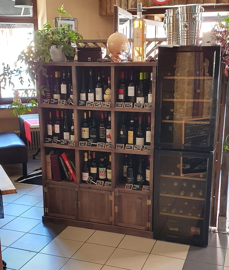 Laissez vous tenter par un verre de vin de qualité pour accompagner votre repas.