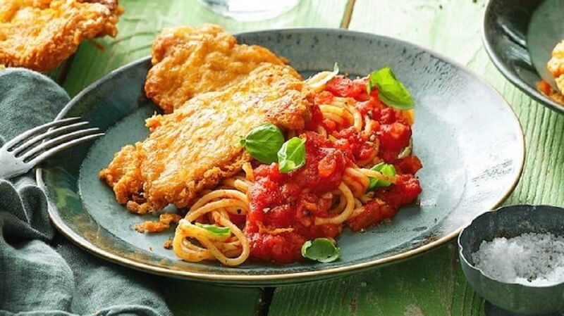 Piletina Milanese s domaćom tjesteninom 