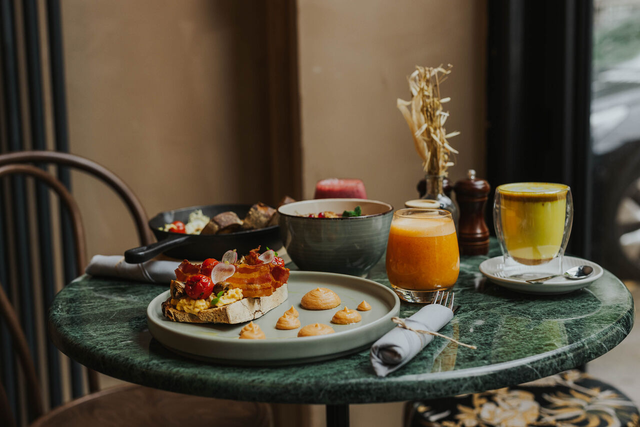 Breakfast & Lunch