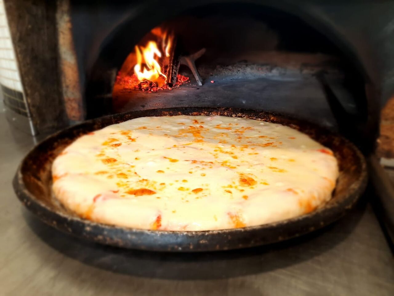 Teglia MARGHERITA appena sfornata