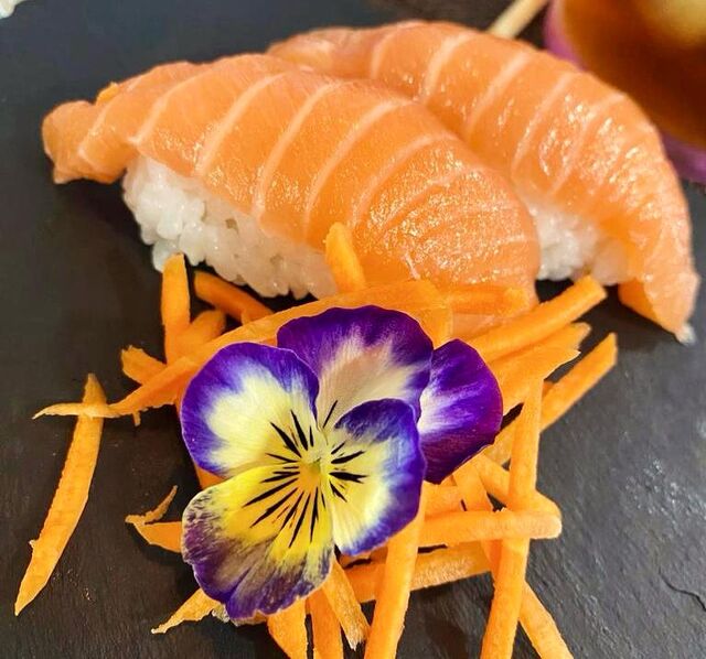 Nigiri de salmón/ (EN)