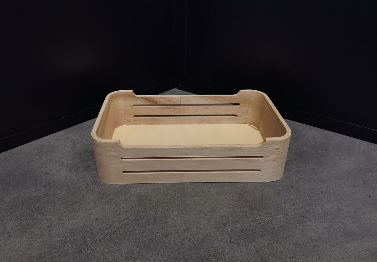 corbeille en bois 27x16x7cm=4€ 