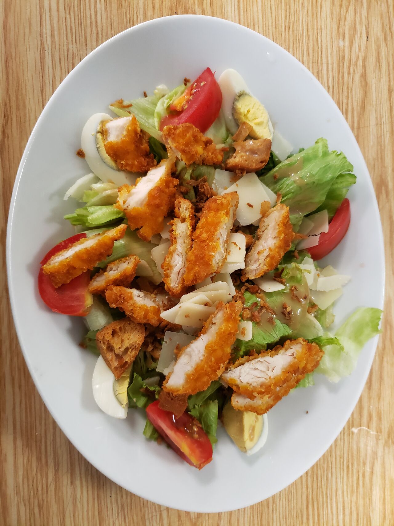 salade au poulet pané