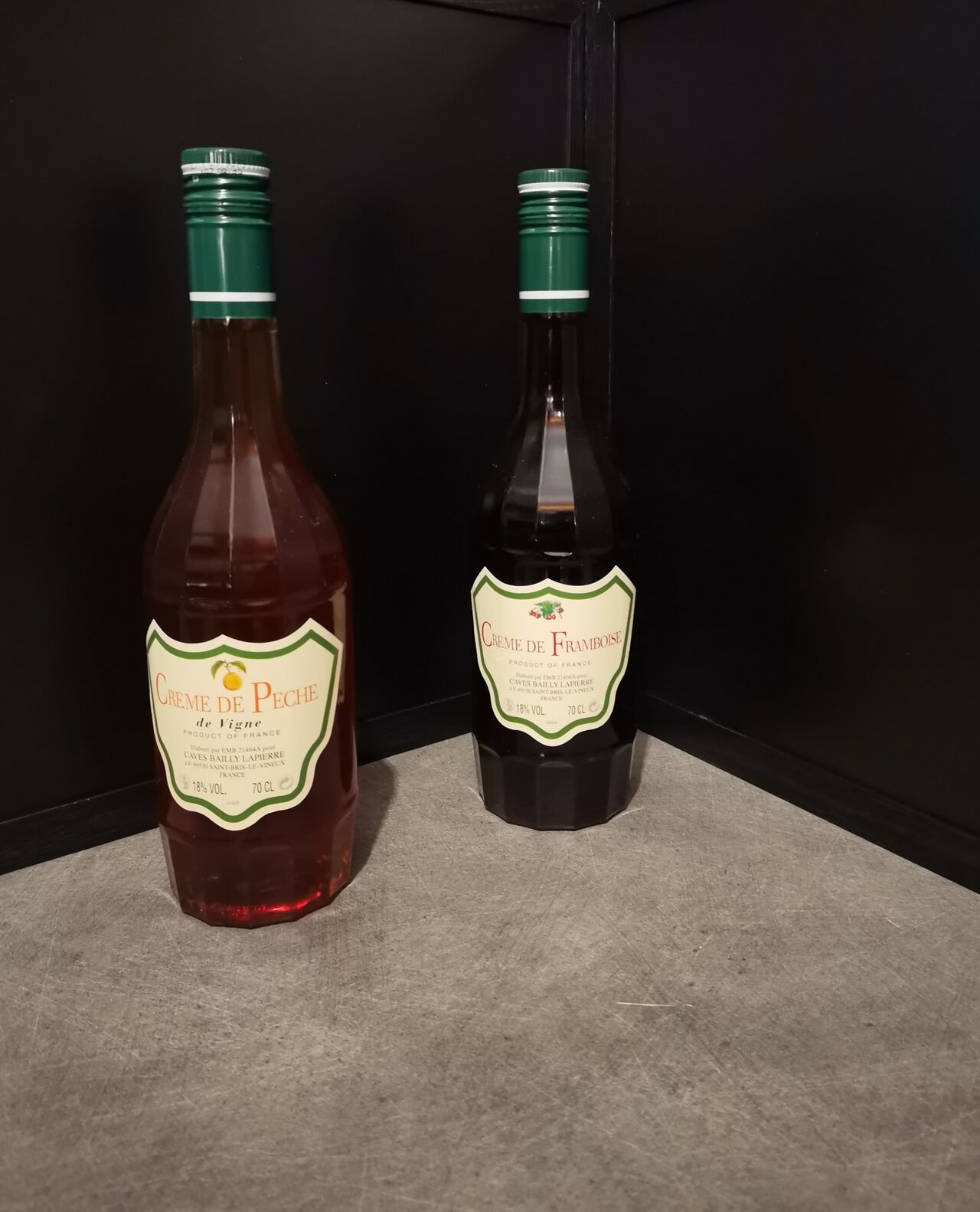 Crème de pêche de vigne, Crème de framboise=13.90€ 