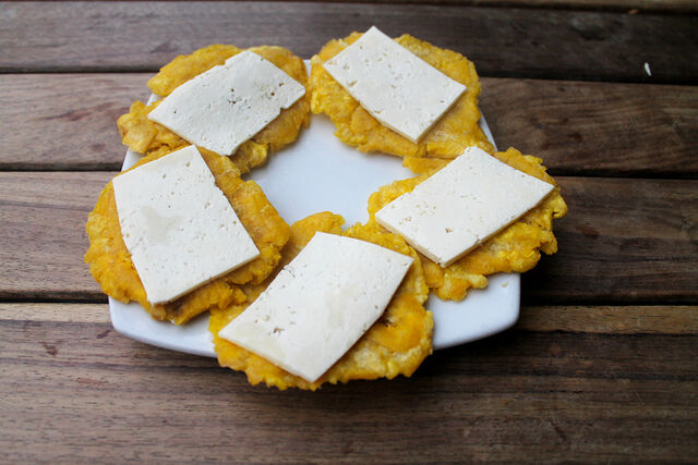 PATACONES CON QUESO