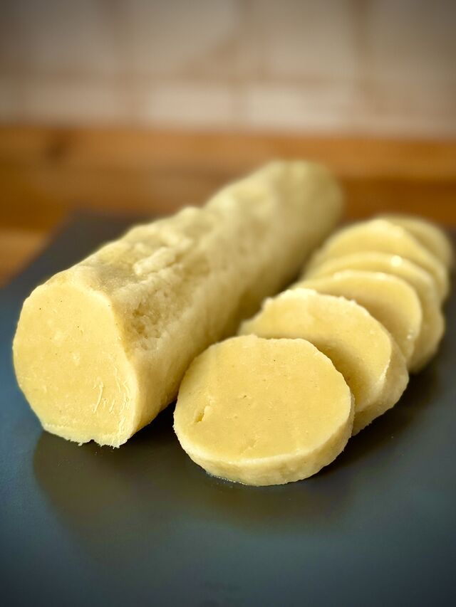 Bramborový knedlík / 900g / 78,- Kč / 450g / 46,-Kč