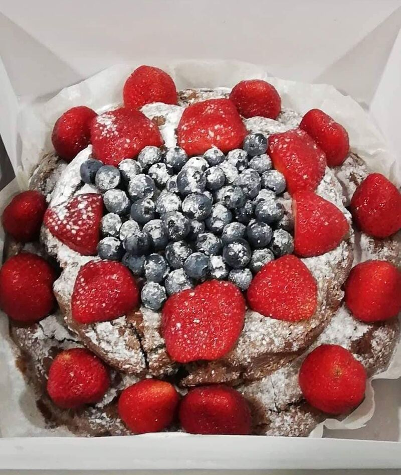 Já provou o nosso bolo de chocolate? Aceitamos encomendas!
Contacte-nos: 226171061