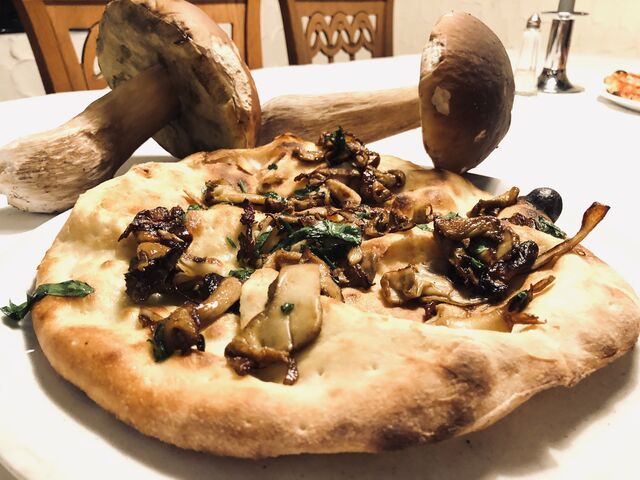 Focaccia mit Steinpilzen