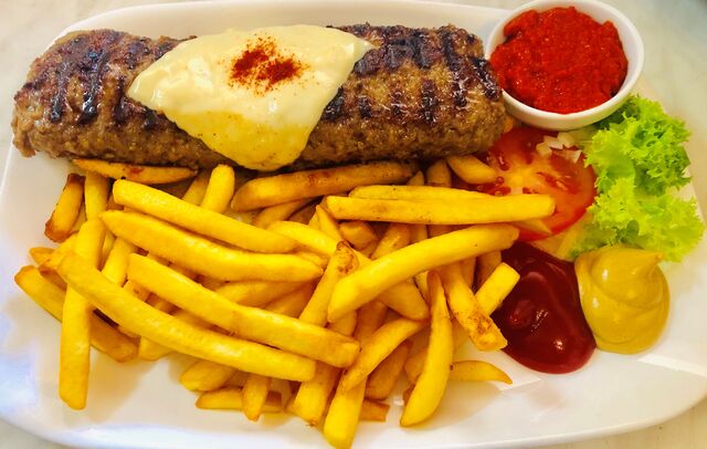 Gefüllte Pljeskavica