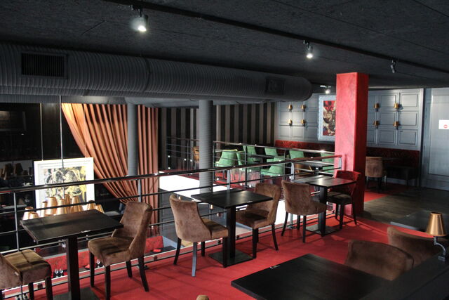 Salle de réception avec 40 places assises.
Possibilité de privatisation. 