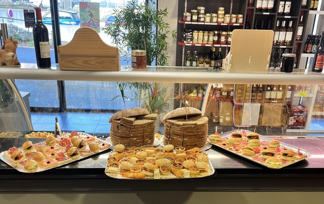 Toasts, petits fours et pains surprises 