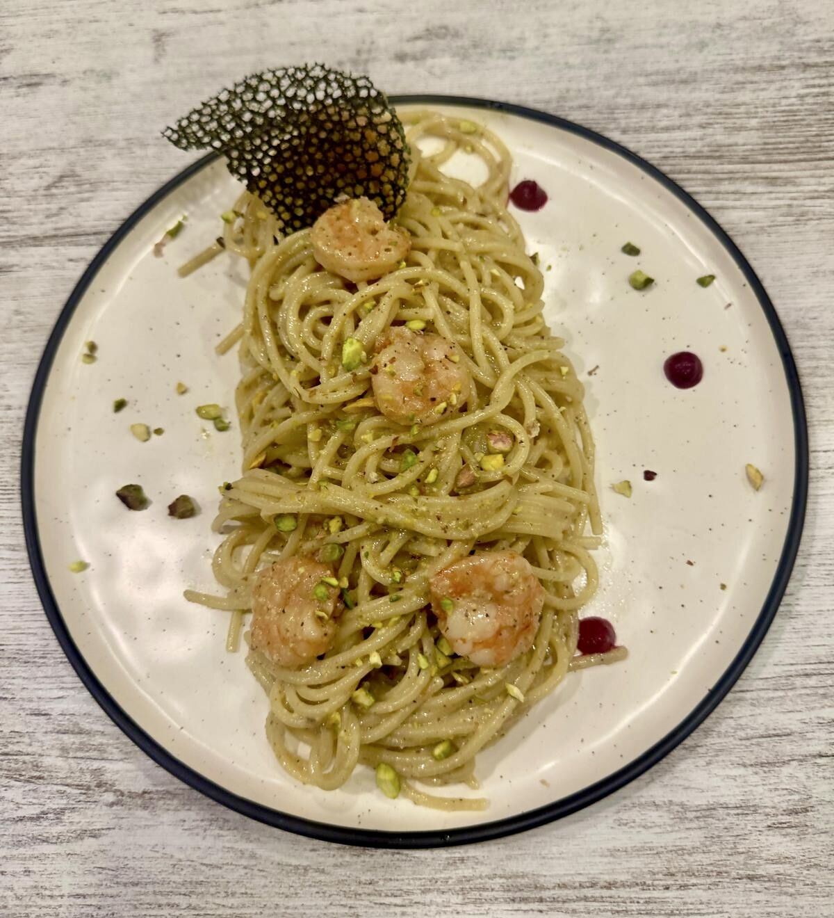 Spaghetti pesto de pistachos y gambas
