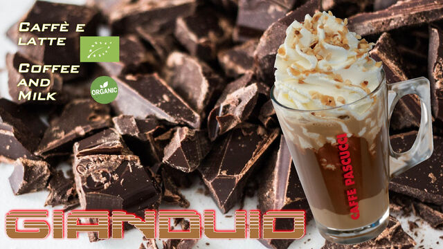 Il cappuccino super incontra la cioccolata alla nocciola e la panna